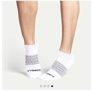 New one pair of bombas ankle white Medium socks